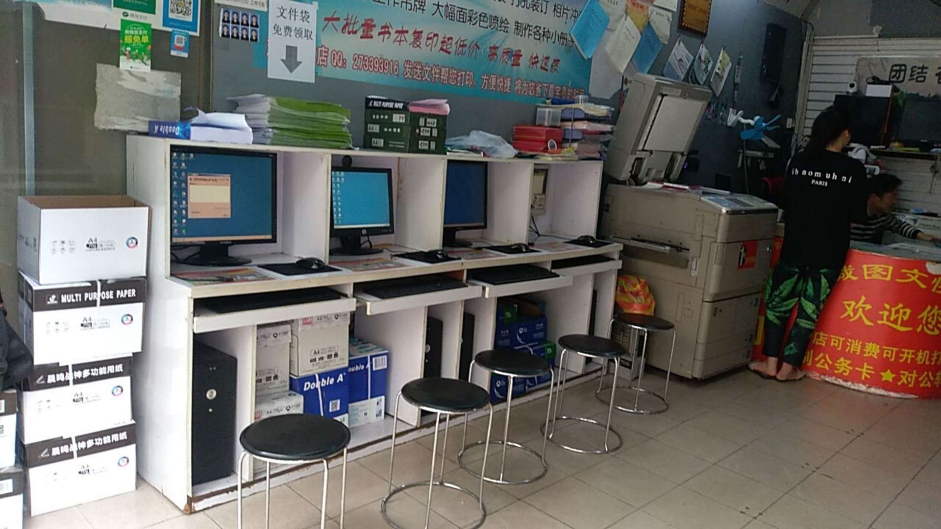 自助打印風(fēng)潮席卷高校，傳統(tǒng)打印店面臨轉(zhuǎn)型挑戰(zhàn)